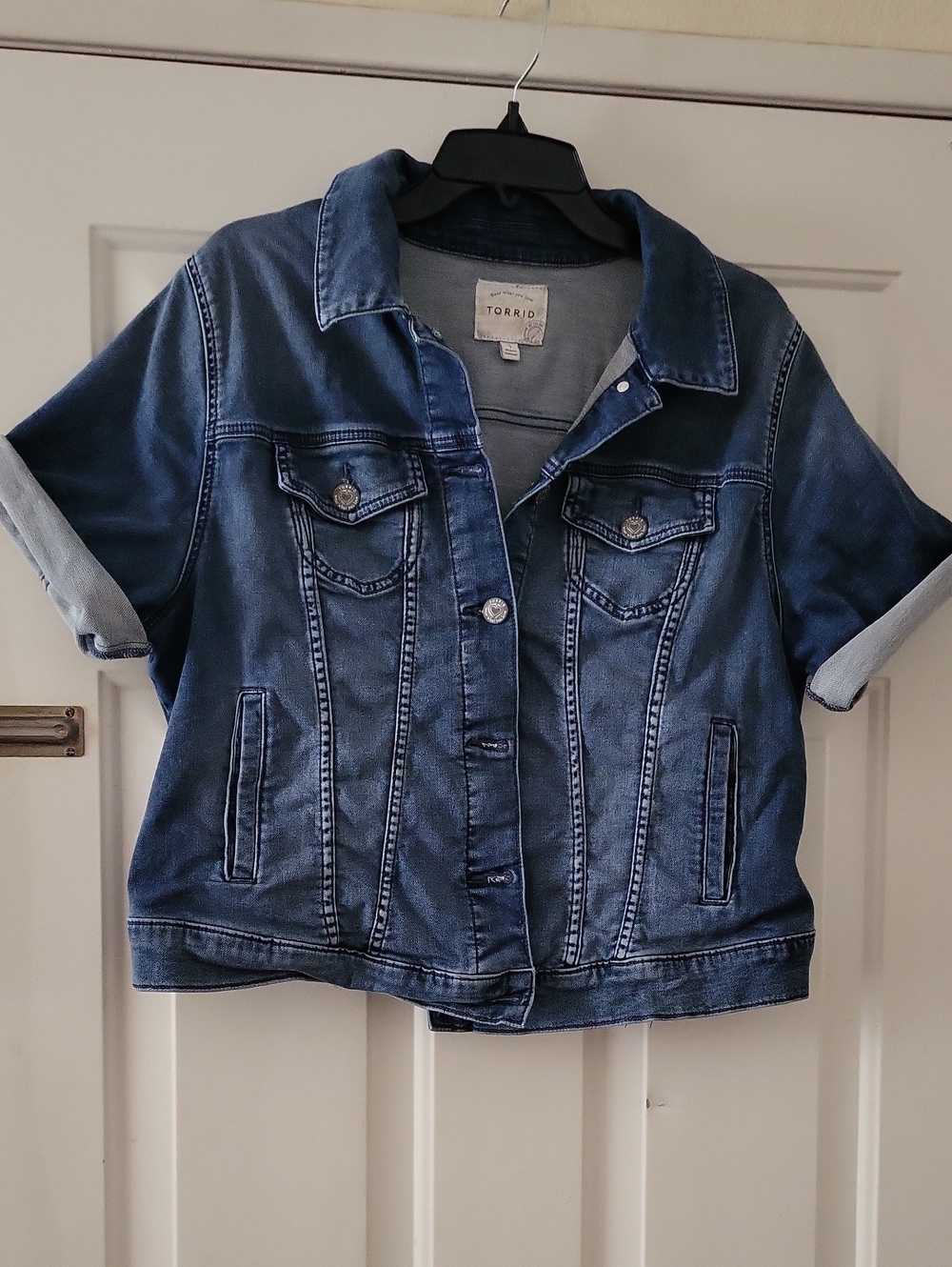 Torrid Short Sleeve Cropped Trucker Jacket Women's Blue Denim